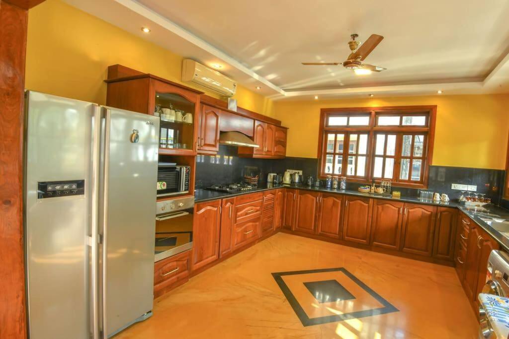 Villa Nazuri W Caretaker Кандолим Екстериор снимка