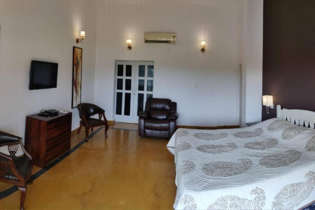 Villa Nazuri W Caretaker Кандолим Екстериор снимка